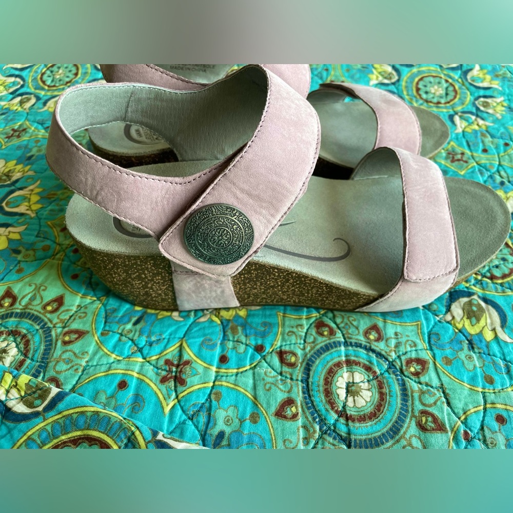 NWOT - Abeo Wedges - 11W